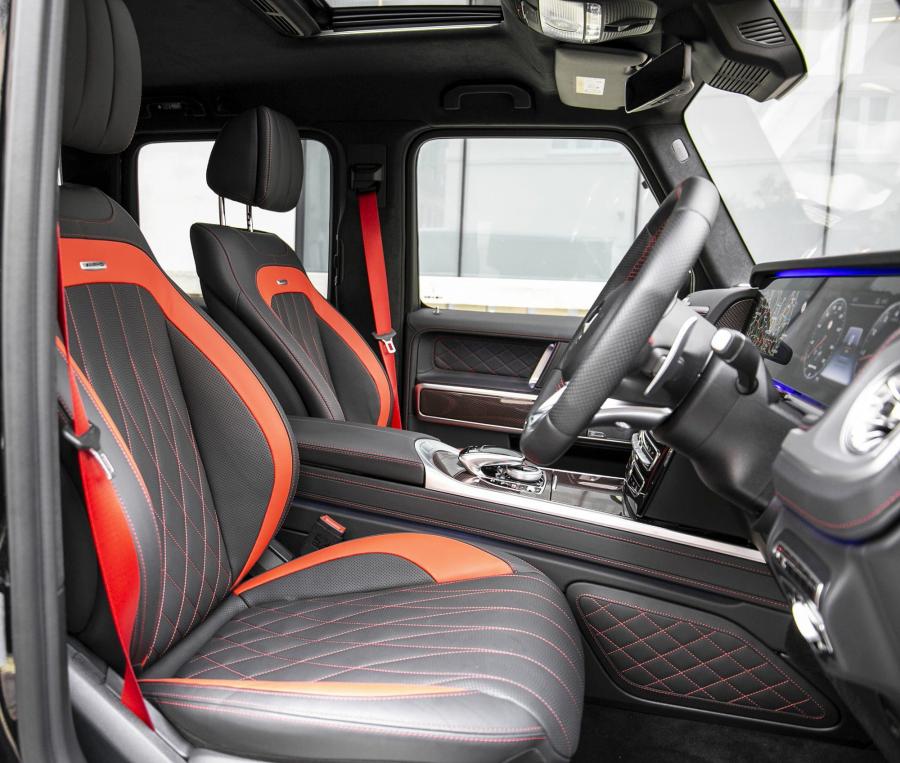Интерьер Mercedes-AMG G63 Edition #1 (W463) 2018 года  (UK) (фото 13 из 24)